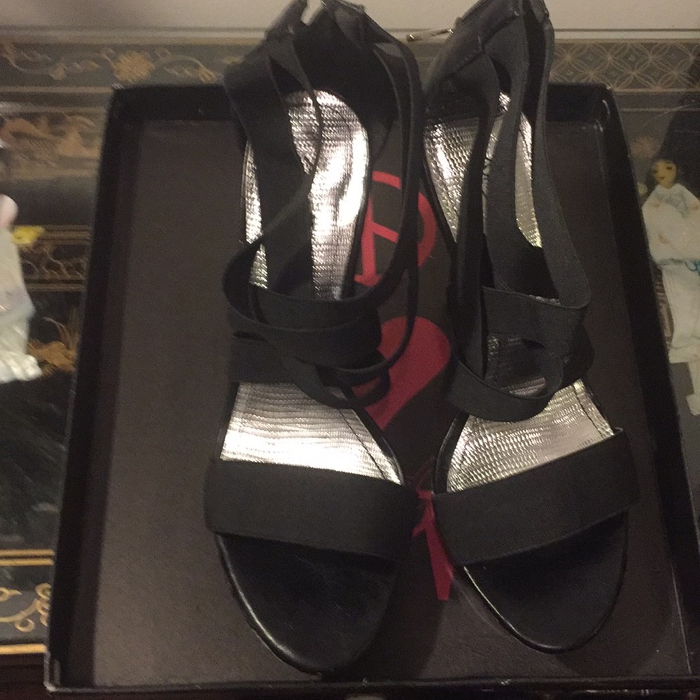 ANNE MICHELLE STRAP “CLUBBIN” HEEL SHOES (NWOT)